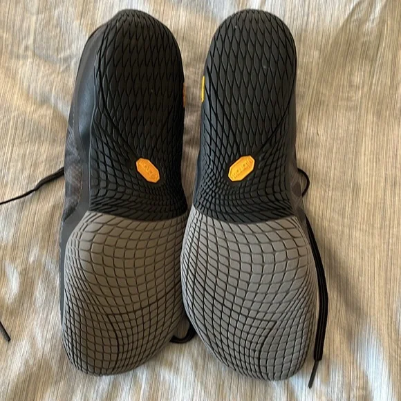 Brand new Merrells, barefoot shoes with vibram souls - Picture 3 of 4